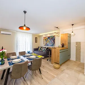 https://ema-2br-apt-in-old-town-centre.hotelinzadar.com